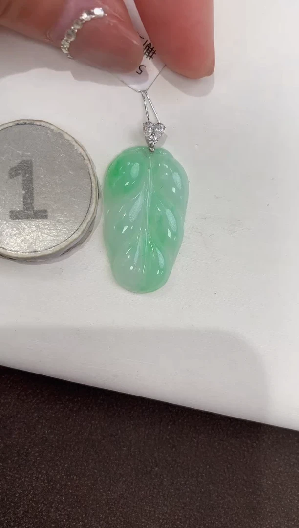 颈饰18K金镶嵌翡翠天然缅甸a货翡翠(多样性发其一)