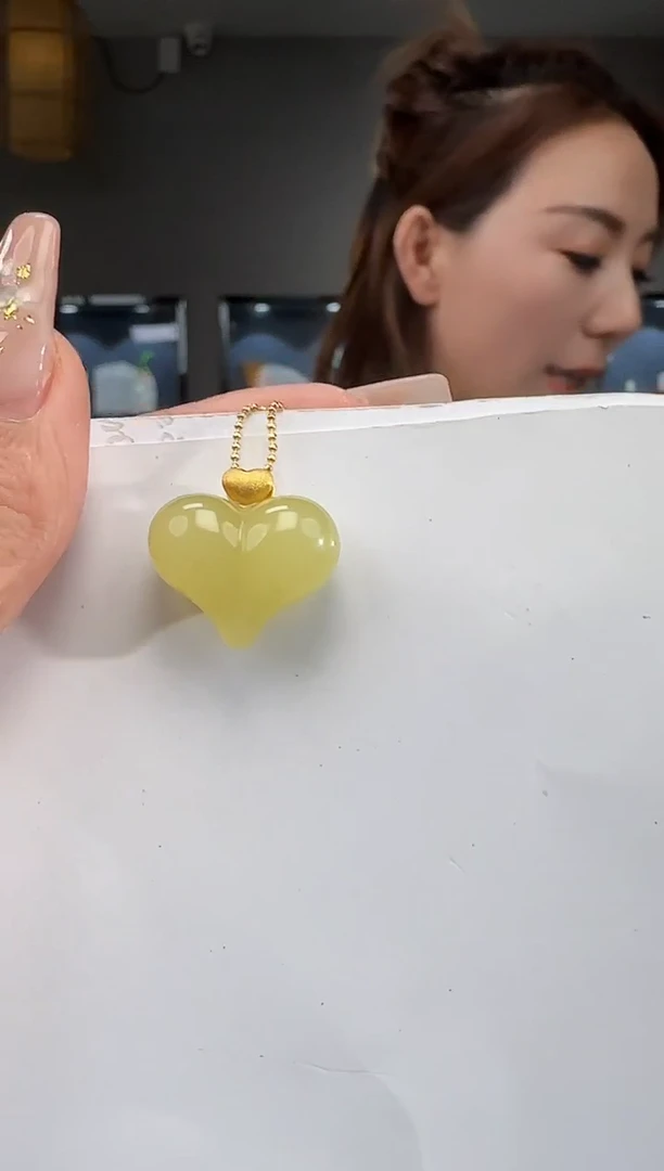 和田玉18K金镶嵌吊坠(不含链)1