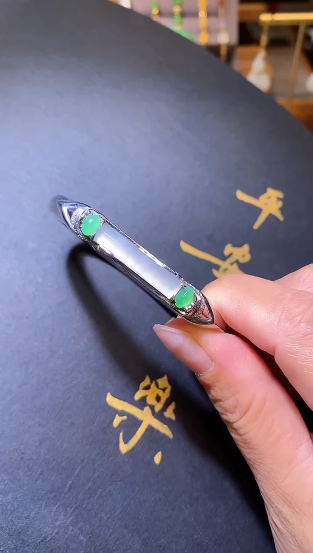 银S925镶嵌手镯翡翠?****?翡翠无事牌手镯
