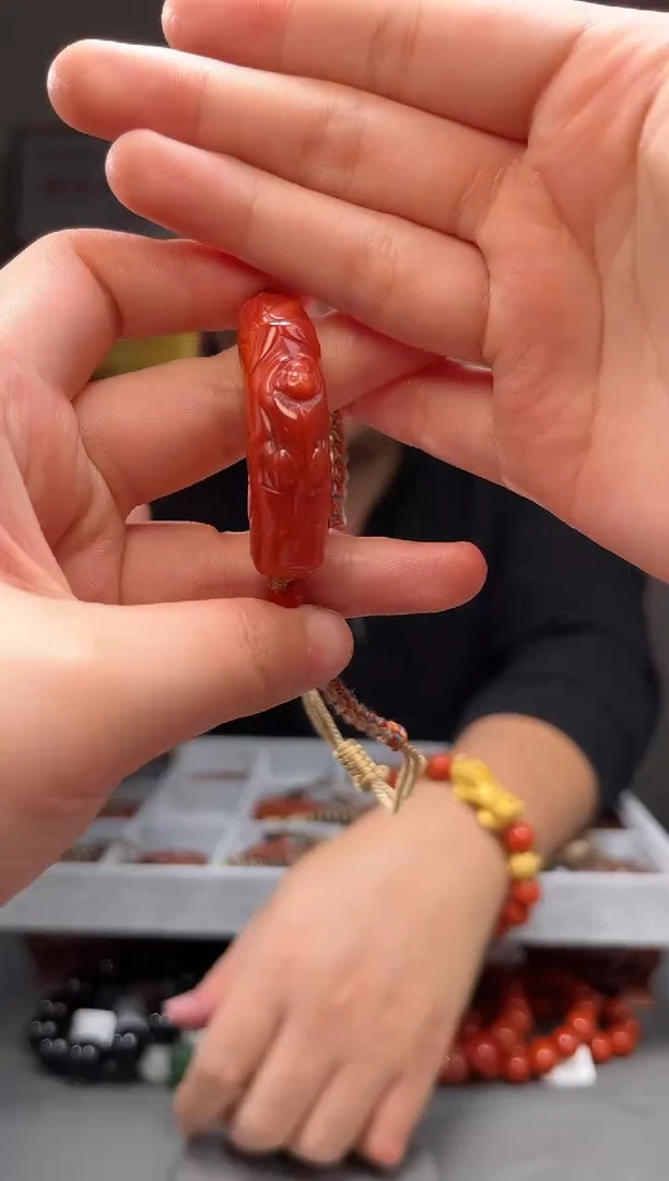 颈饰未镶嵌南红玛瑙吊坠