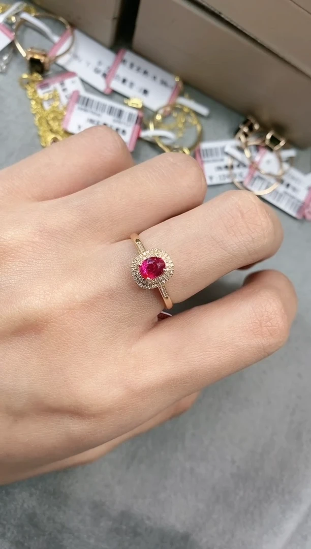 戒指18K金镶嵌红宝石·
