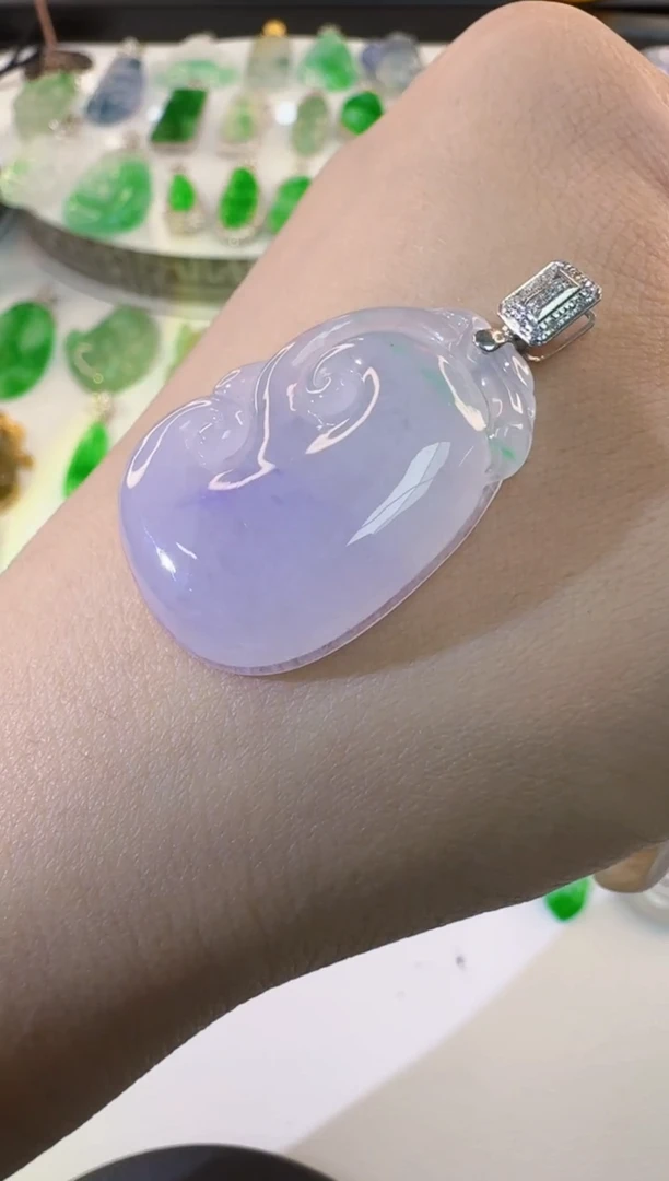 颈饰18K金镶嵌翡翠缅甸A货翡翠