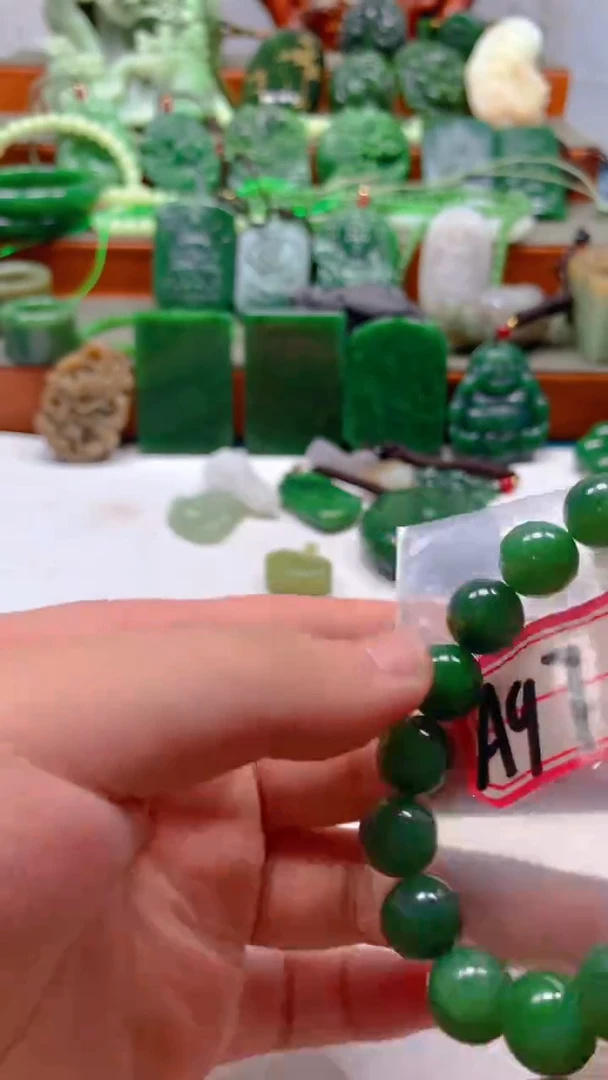 和田玉未镶嵌珠宝半成品1