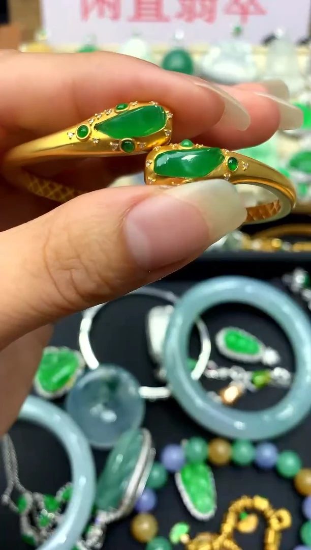 18K金镶嵌手镯翡翠703 -中国好珍宝