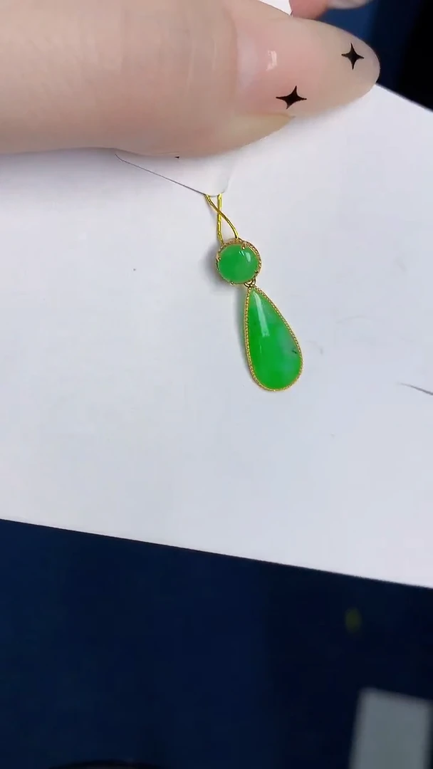 颈饰18K金镶嵌翡翠缅甸天然翡翠A货