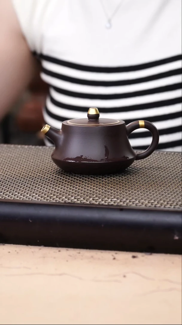 茶壶紫砂四号井茄皮紫泥描金柱础140cc