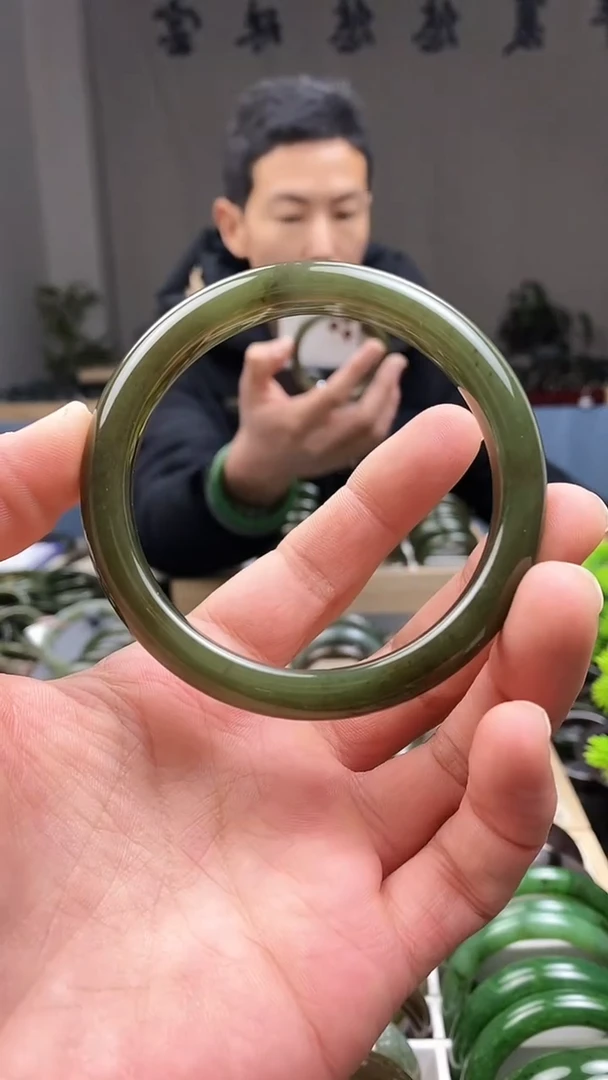 【闪购商品】和田玉手镯未镶嵌62