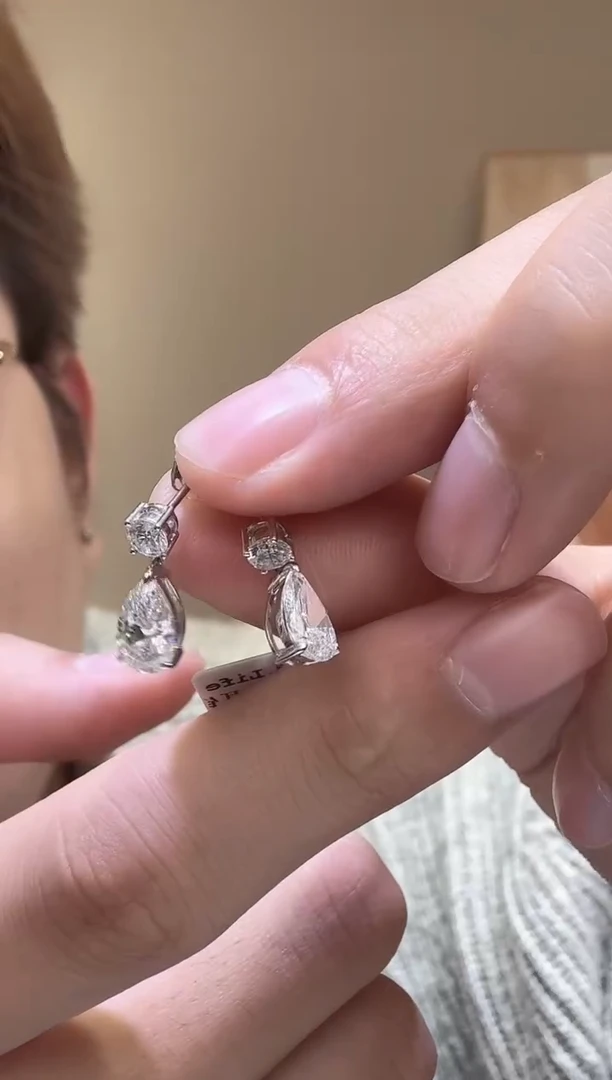 18K金镶嵌实验室培育钻石耳饰双钻水滴耳钉k白