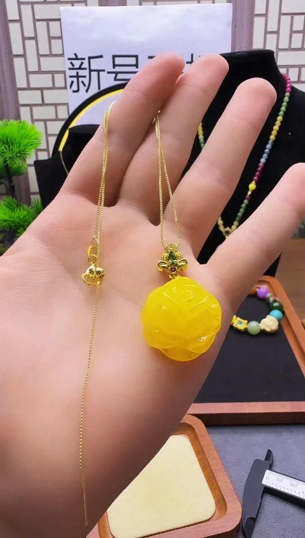 14K金镶嵌吊坠(赠链)蜜蜡D133