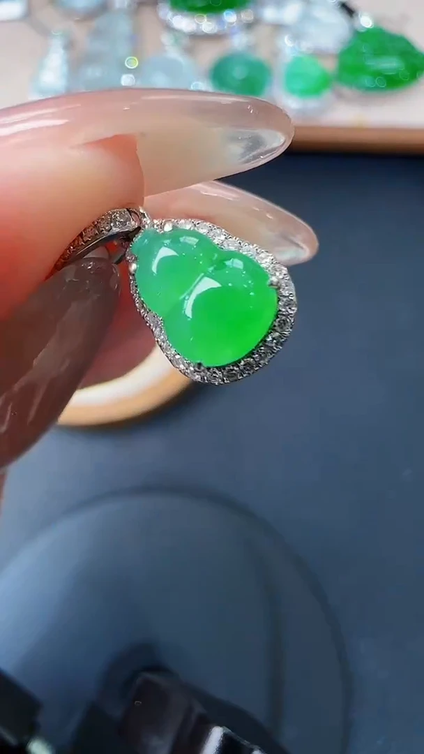 翡翠18K金镶嵌吊坠(不含链)23