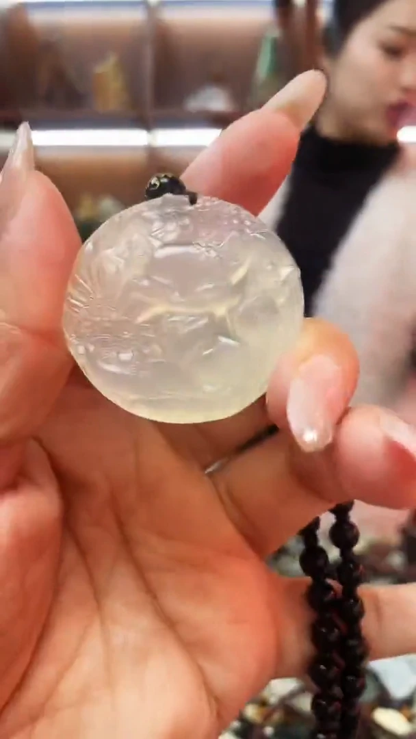 未镶嵌蛇纹石玉吊坠