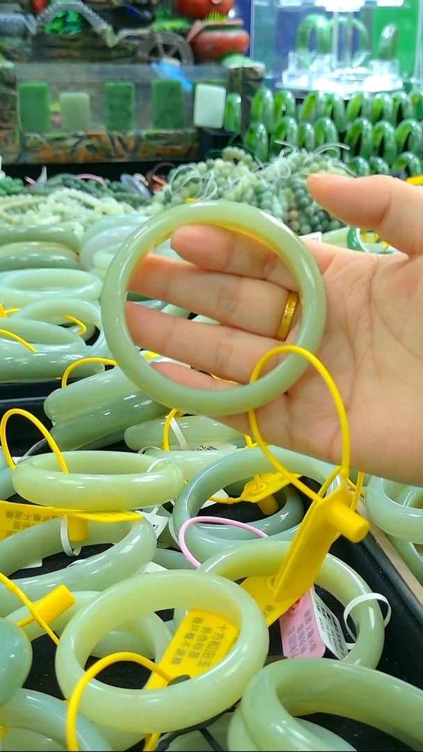 未镶嵌手镯和田玉小****丽60