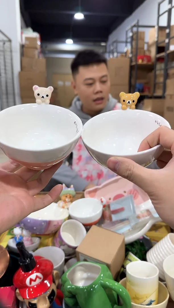 瓷片黄色加粉色轻松熊公仔碗  瑕疵不退换