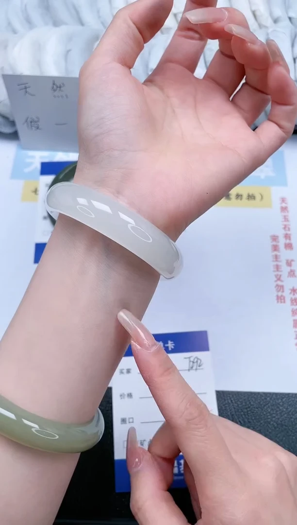 【闪购商品】石英质玉手镯未镶嵌T292-54.2