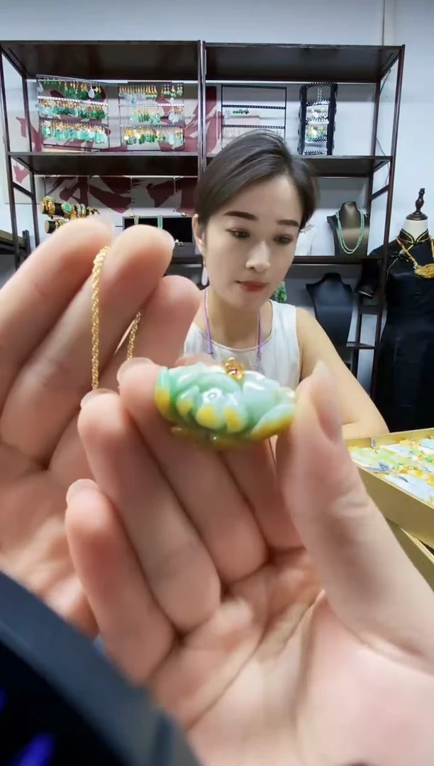 颈饰未镶嵌翡翠吊坠