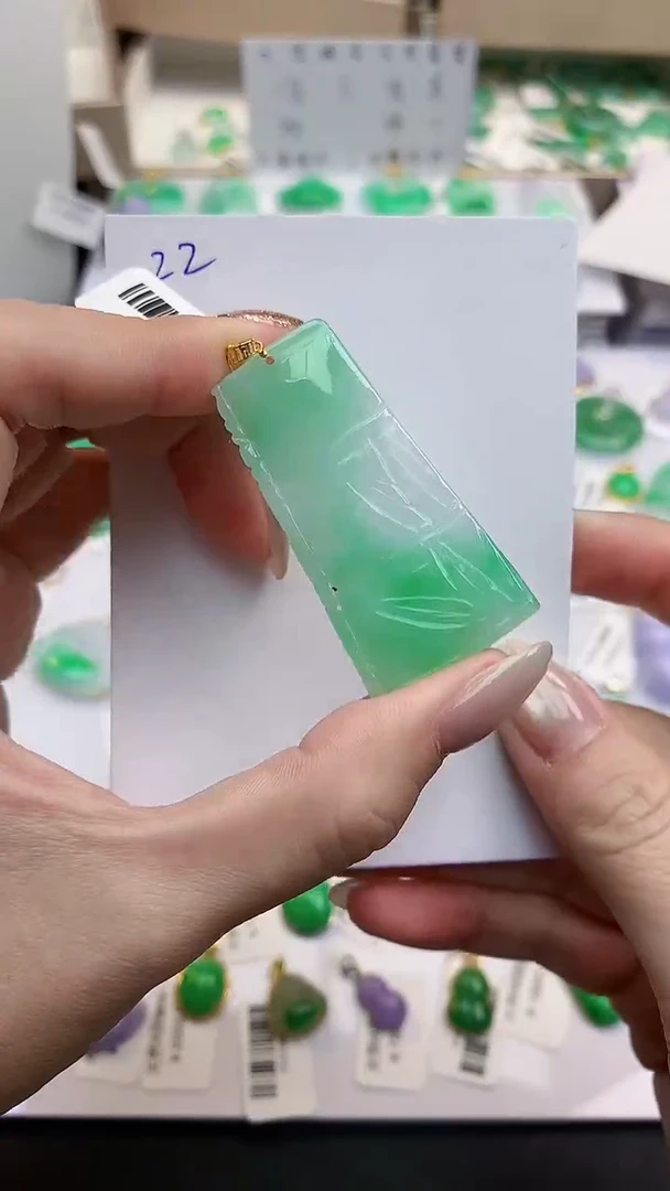 颈饰18K金镶嵌翡翠天然缅甸A货翡翠