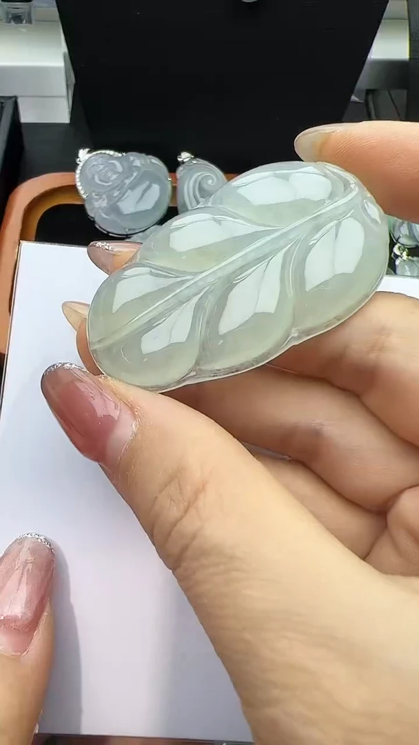 【闪购商品】翡翠颈饰未镶嵌叶子吊坠