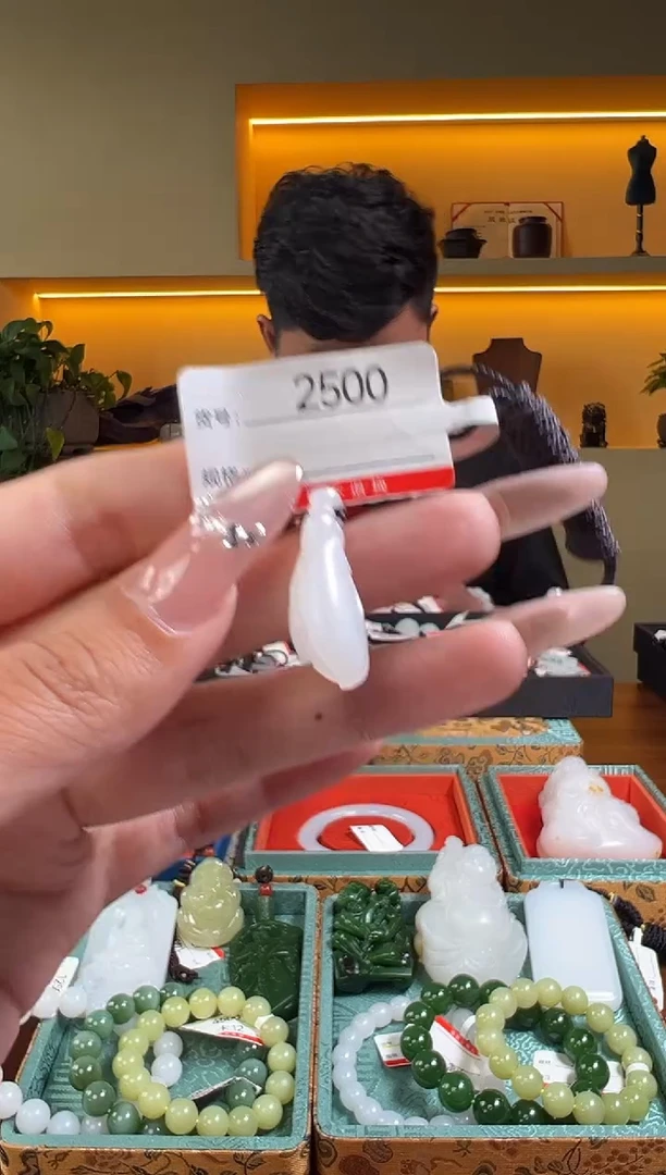 和田玉未镶嵌颈饰1