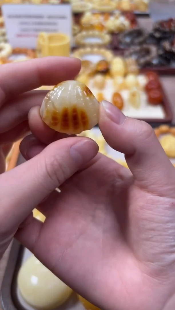 【闪购商品】蜜蜡裸石未镶嵌吊坠