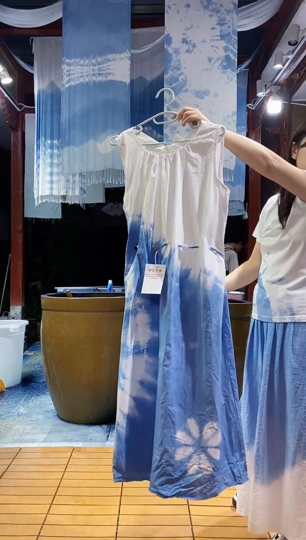 云浅蓝深 扎染服装 腰部木珠背心裙 压花