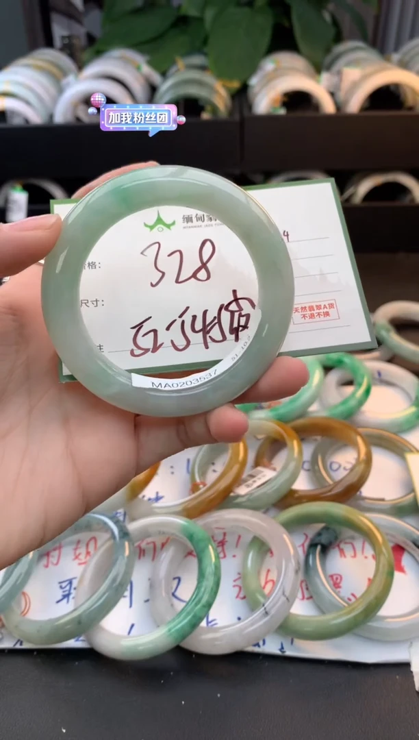 未镶嵌定制翡翠毛货需精细抛光+多人