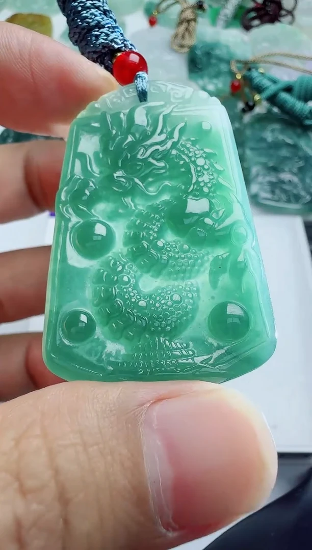 【闪购商品】翡翠吊坠(不含链)未镶嵌多样性随机发其一