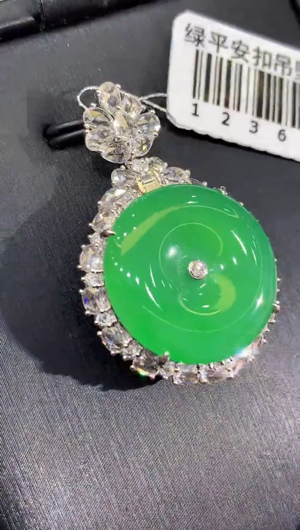 吊坠(不含链)18K金镶嵌翡翠YS多样性发其一