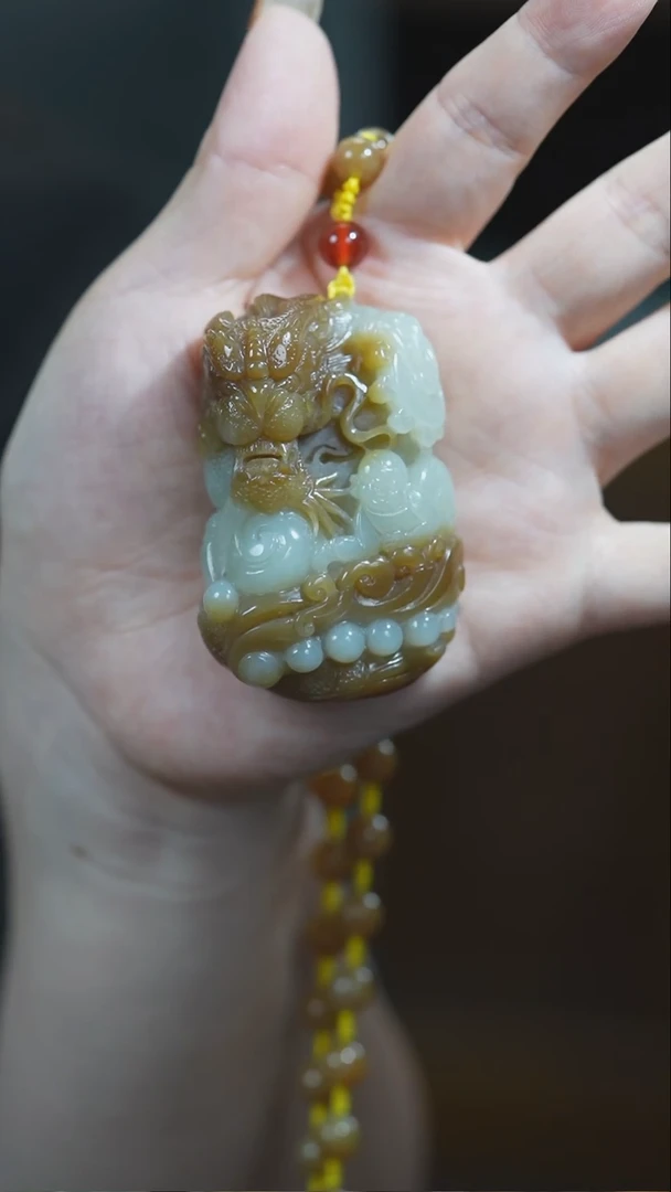 颈饰未镶嵌和田玉龙