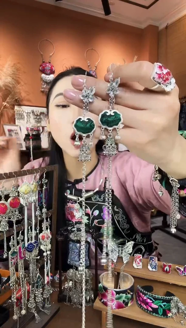 【闪购商品】刺绣纯手工民族风耳环