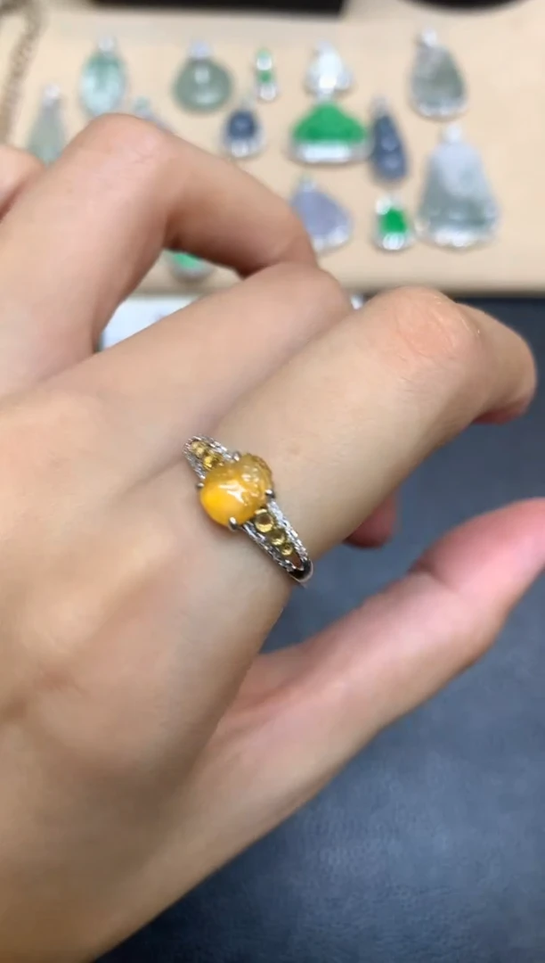 18K金镶嵌戒指翡翠貔貅【无服务费【48小时鉴赏期】