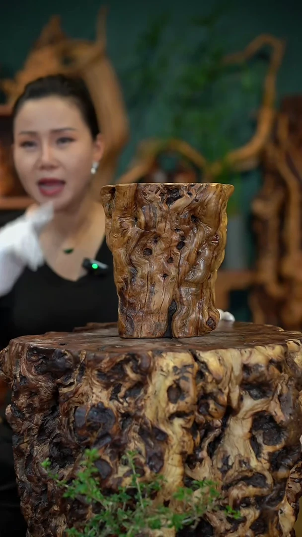 枣木安**视雷击枣木笔筒