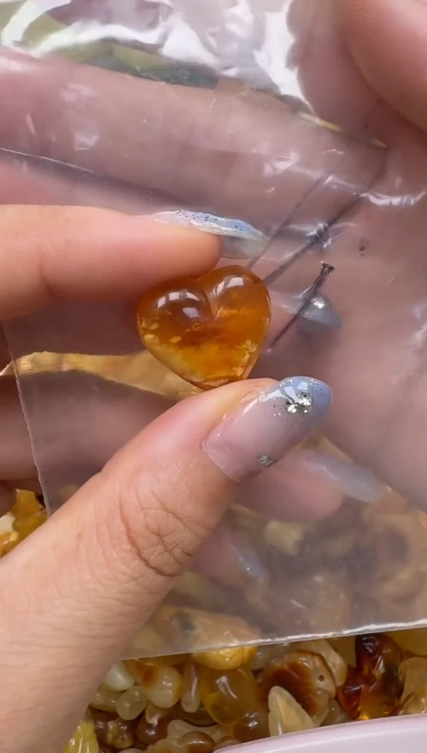 裸石琥珀未镶嵌如图