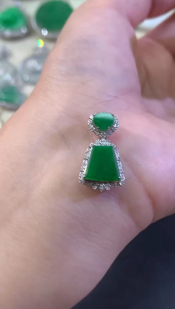 翡翠18K金镶嵌吊坠(不含链)吊坠（不含链）|6800