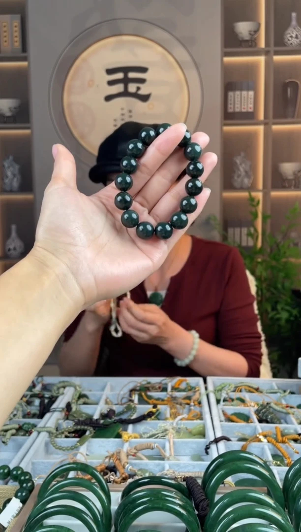 颈饰未镶嵌和田玉拍一发一，拍一发一