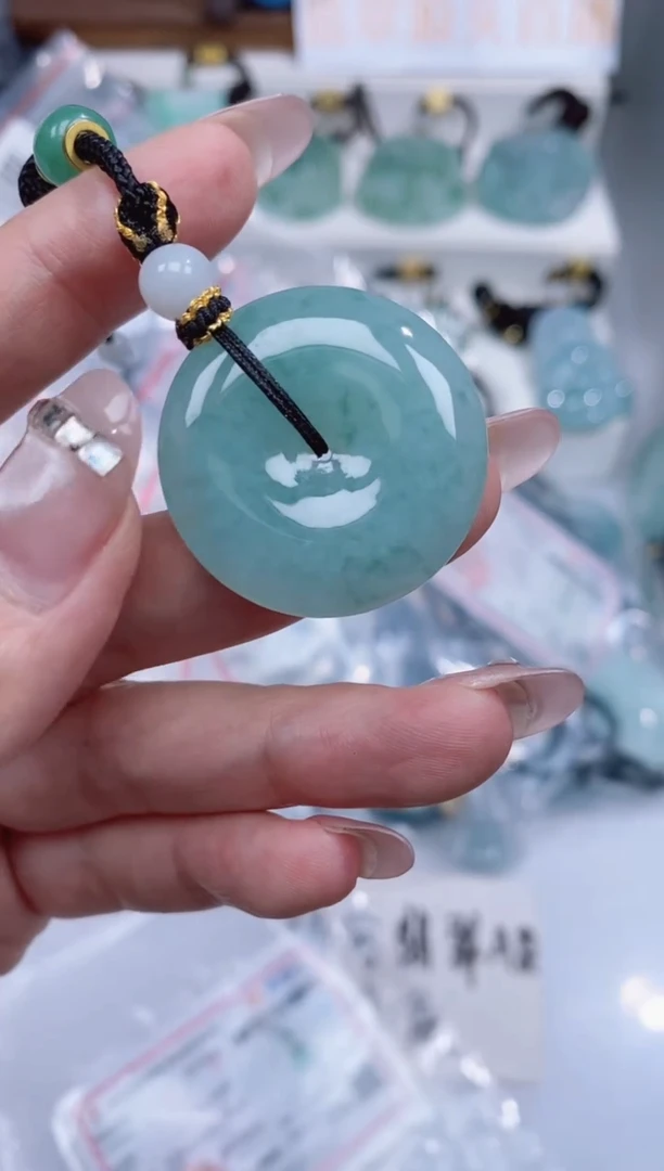 颈饰未镶嵌翡翠吊坠