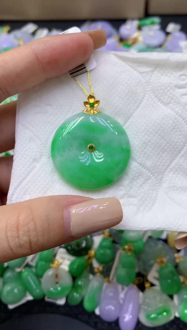 颈饰18K金镶嵌翡翠天然缅甸翡翠A货