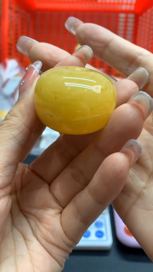 未镶嵌琥珀珠宝奇石382