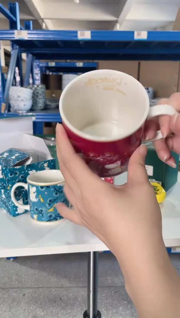 陶瓷姆明休初雪红色马克杯