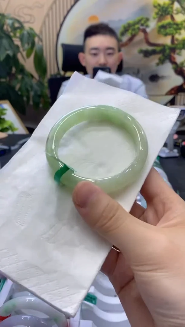 翡翠手镯未镶嵌0000000008922