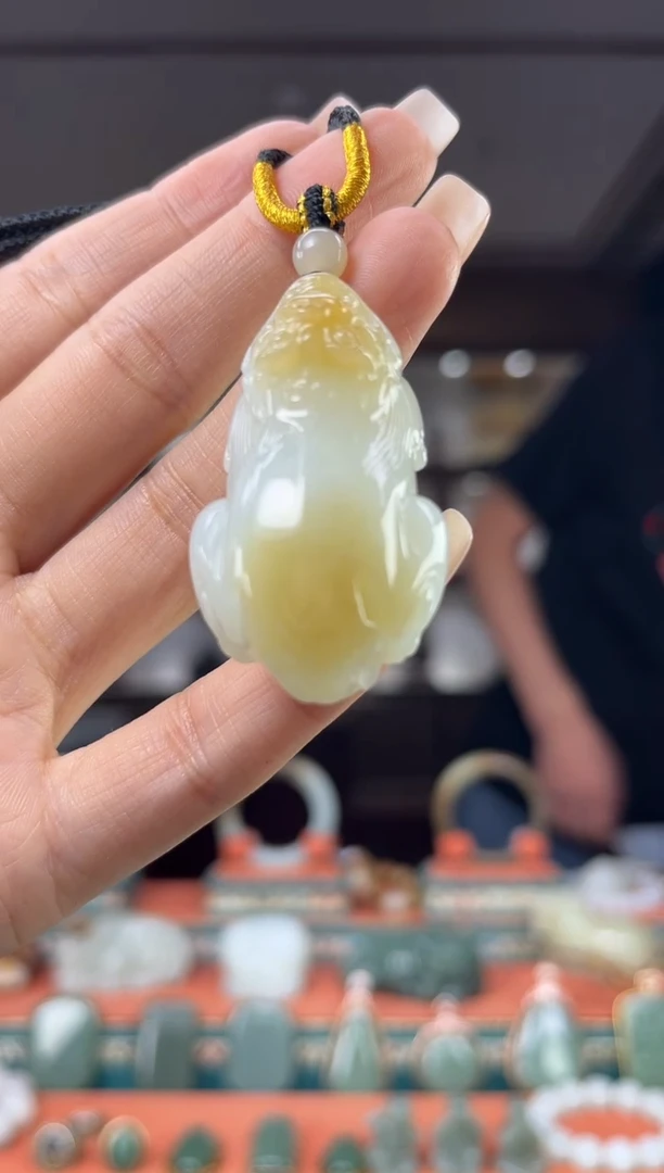 颈饰未镶嵌和田玉佩佩