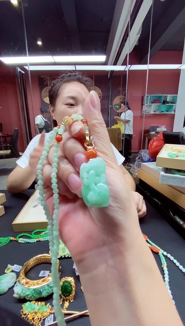 翡翠未镶嵌颈饰翡翠吊坠