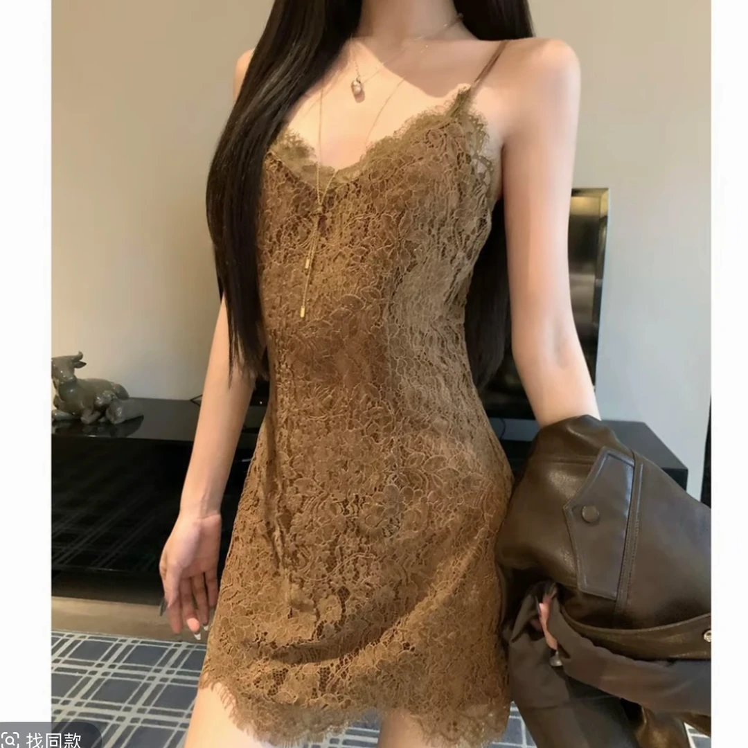 秋冬时尚可叠穿显瘦收腰吊带蕾丝名媛气质连衣裙