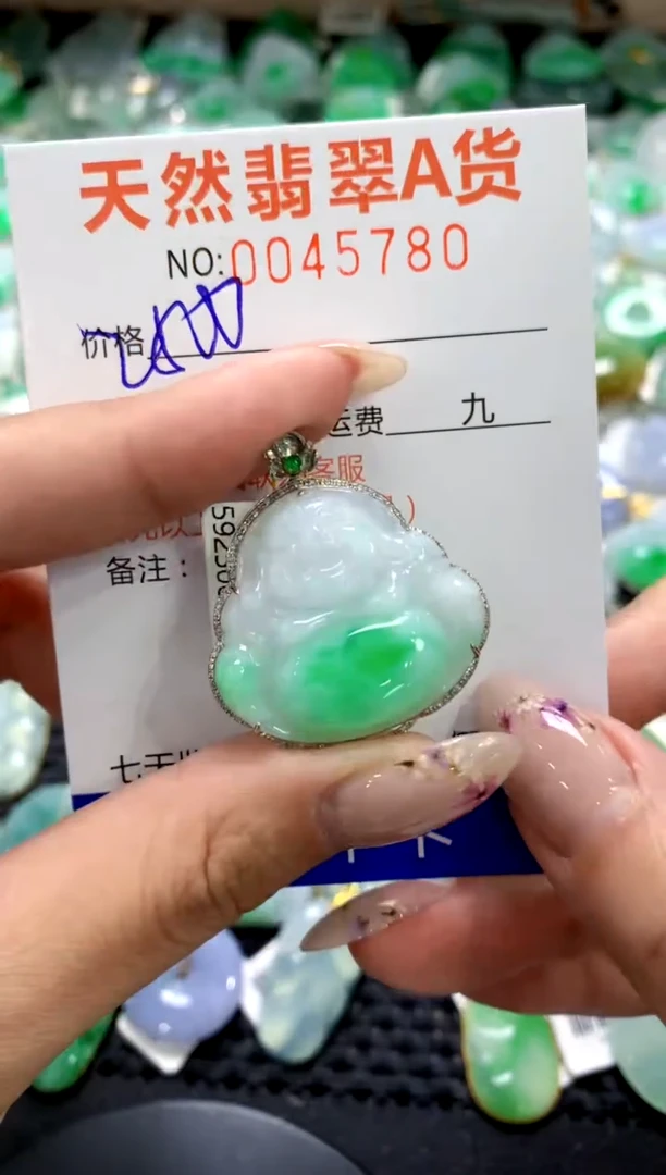 翡翠18K金镶嵌颈饰1111111111111111