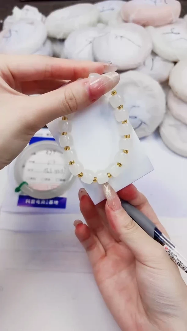 石英质玉手镯未镶嵌428手串