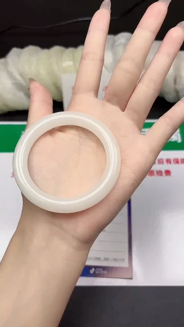 和田玉手镯未镶嵌132-34-52