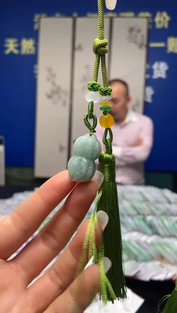 吊坠(赠链)未镶嵌翡翠翡翠吊坠多样发一3