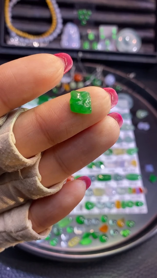 翡翠挂件未镶嵌山