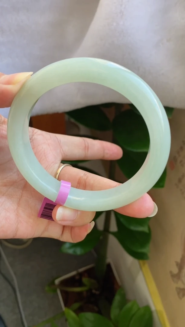 【闪购商品】翡翠手镯未镶嵌（十星强推）冰胶果绿无棉17号