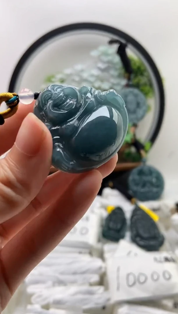 翡翠未镶嵌颈饰 佛公