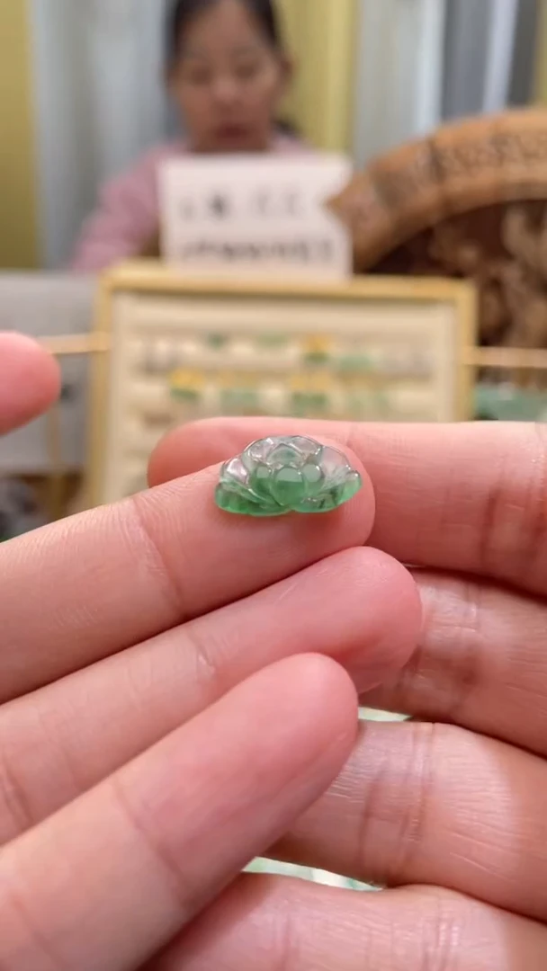 颈饰未镶嵌翡翠花